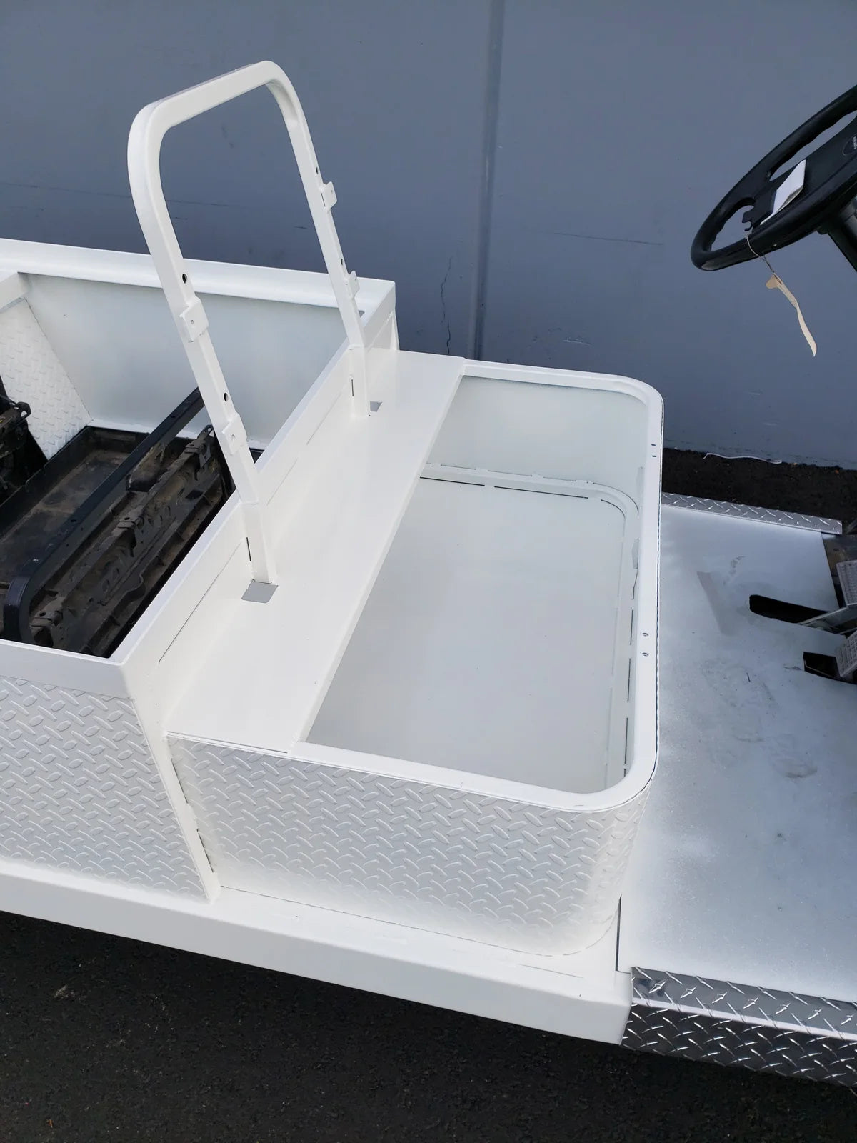 YAM-DRIVE-ST-FLAT-72 YAMAHA DRIVE CART STRETCH INTO STEEL 6′ FLATBED showcasing custom fabrication for golf carts with a white steel flatbed and diamond plate detailing.