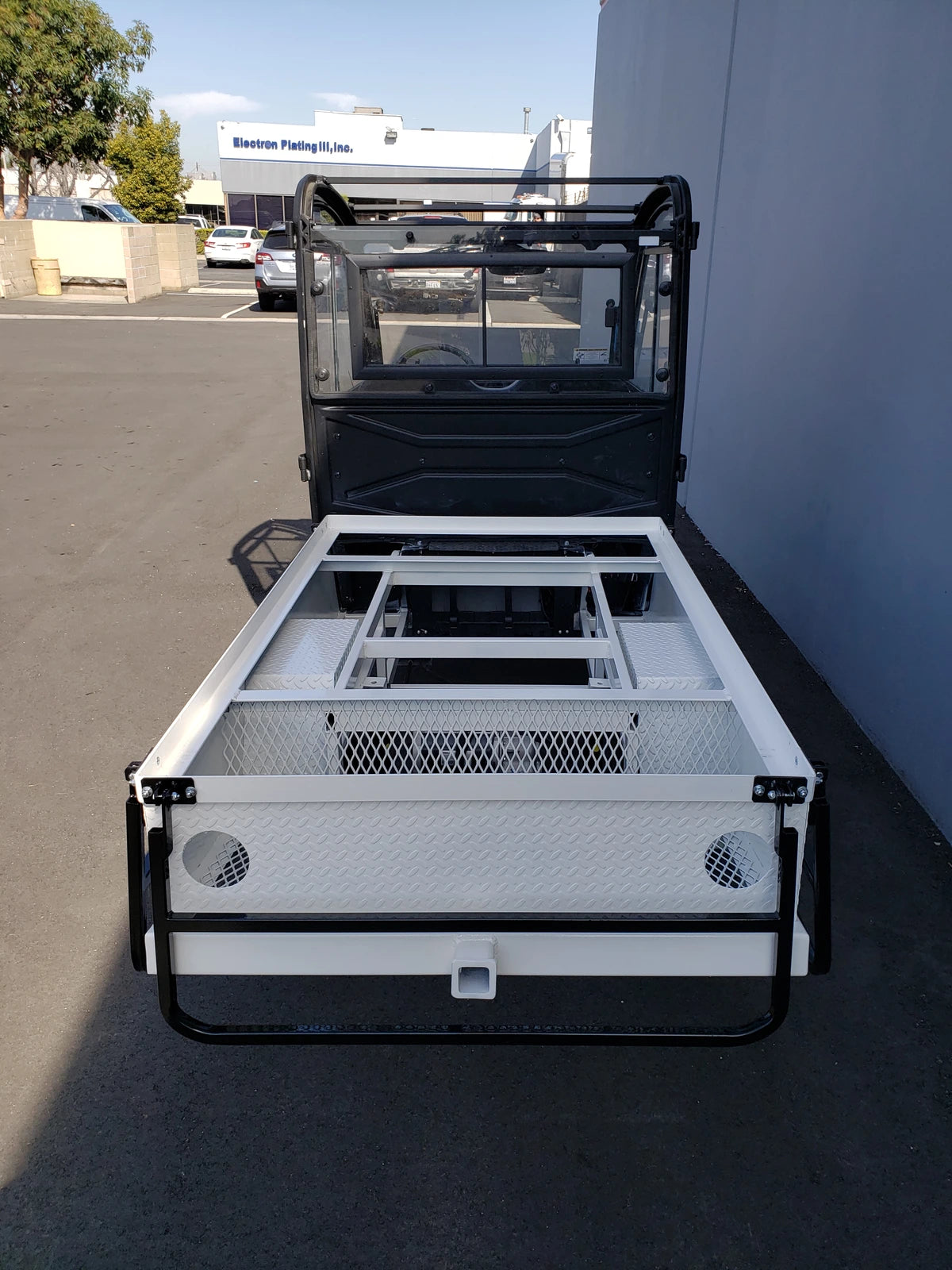 CUSH-800-ST-FLAT-72 CUSHMAN HAULER 800 CART STRETCHED INTO 6′ FLATBED showing a custom fabricated golf cart flatbed with metal framework and mesh cargo area for enhanced utility and cargo transport.