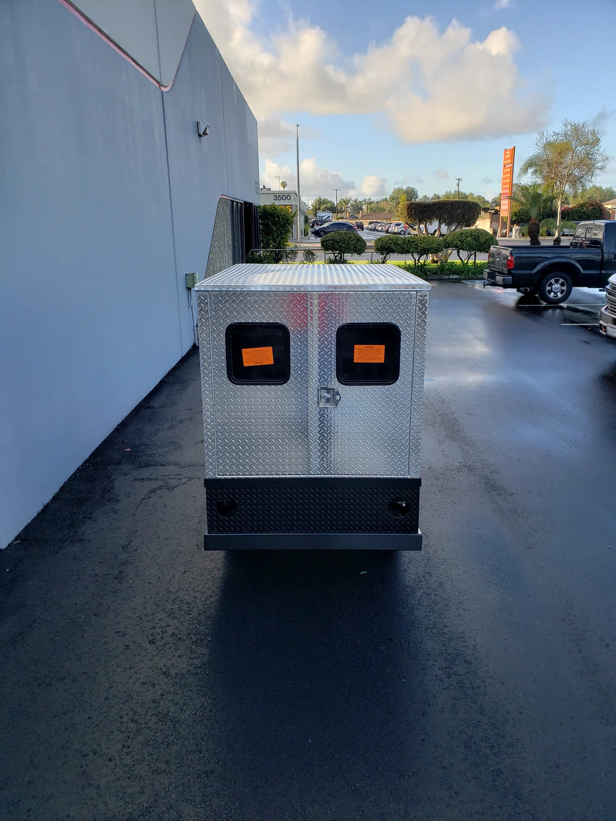 FMB-44X72X48-D-D2W2 FLATBED ALUMINUM DIAMOND PLATE MULTI-PURPOSE BOX 44″ WIDE X 72″ LONG X 48″ TALL WITH LOCKING DOORS outdoor view showing durable flatbed utility box designed for custom fabrication for golf carts.