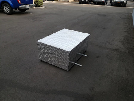 YAM-DRIVE-CARGO31A YAMAHA DRIVE ALUMINUM LOCKING CARGO BOX made from aluminum with diamond plate texture, designed as a custom fabrication for golf carts cargo and utility storage.